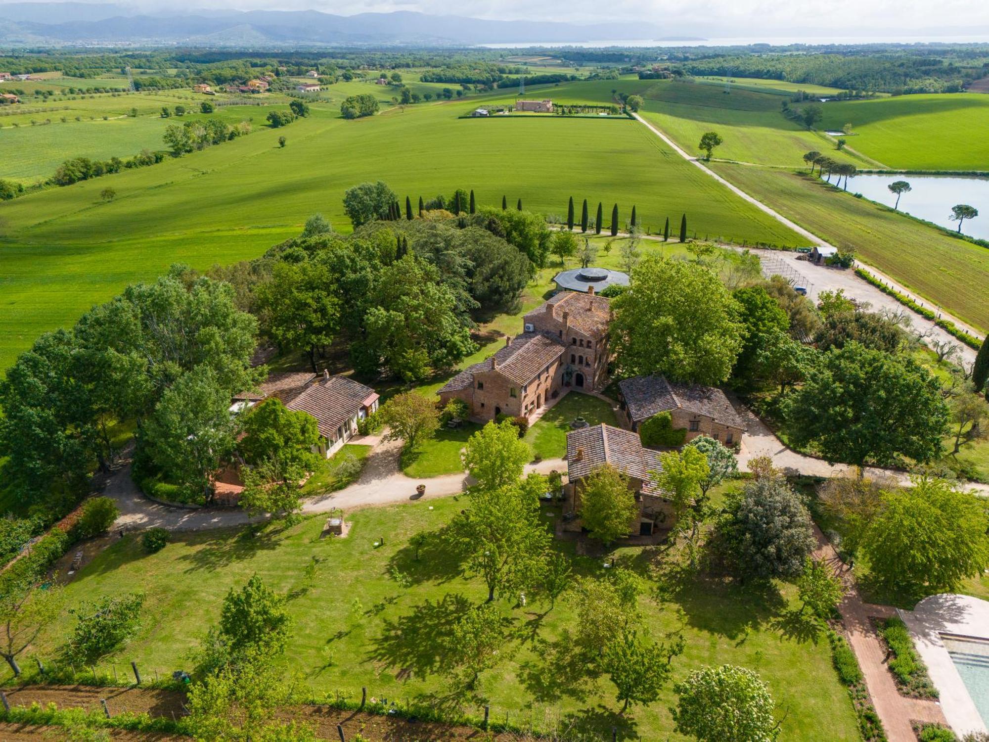 Equo Suites Petrignano Del Lago Exteriör bild